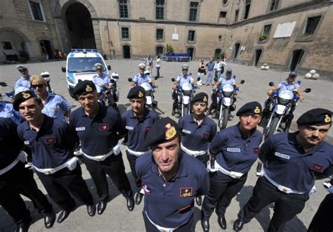 Foto Ecco Le Nuove Divise Dei Vigili Urbani 9 Di 12 Napoli