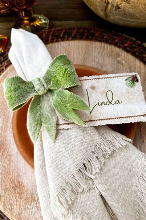 21 Easy DIY Christmas Place Card Holders For Your Table