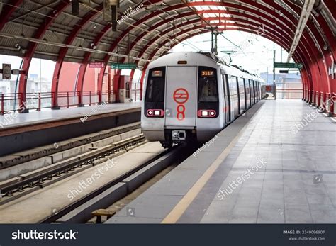 Delhi Metro Royalty Free Images Stock Photos And Pictures Shutterstock