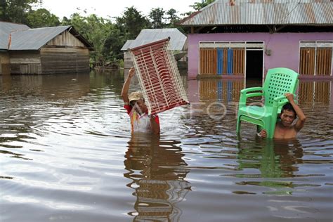 Ratusan Rumah Terendam Banjir Di Kabupaten Konawe Selatan Antara Foto