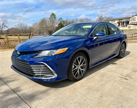 REVIEW 2023 Toyota Camry XLE Hybrid