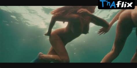 Kelly Brook Bikini Breasts Scene In Piranha D Tnaflix