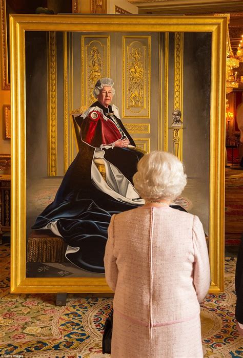 Striking Portrait Of The Queen Is Unveiled Queen Elizabeth Ii Queen