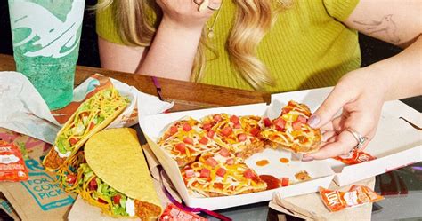 Mexican Pizza Returns To Taco Bell S Menu QSR Web