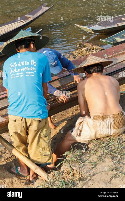 Asian Boat Builder Hi Res Stock Photography And Images Alamy