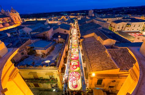 Infiorata Di Noto Il Festival Dei Fiori Nel Valdinoto Notosicilia It