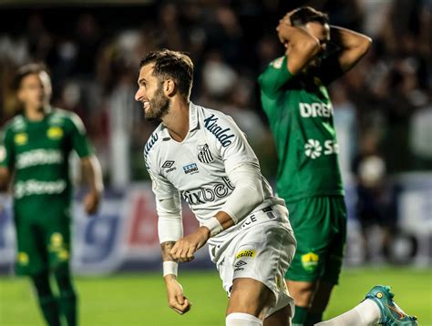 Na última partida na Vila Santos goleou Cuiabá gols de quatro