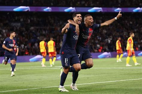 Mbappé marca duas vezes e PSG vence a primeira na Ligue 1