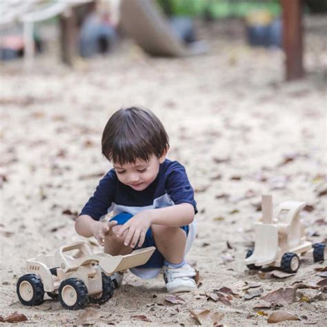 Bagger Kinder Holz Von Plan Toys Bagger Bei Kinder R Ume