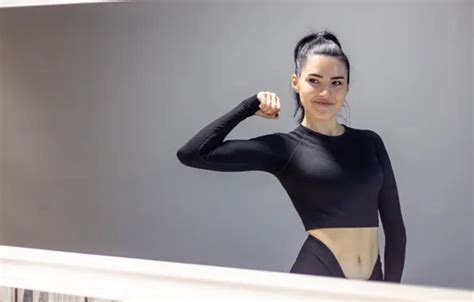 Обои girl beautiful model sweet brunette athlete на телефон и рабочий стол раздел девушки