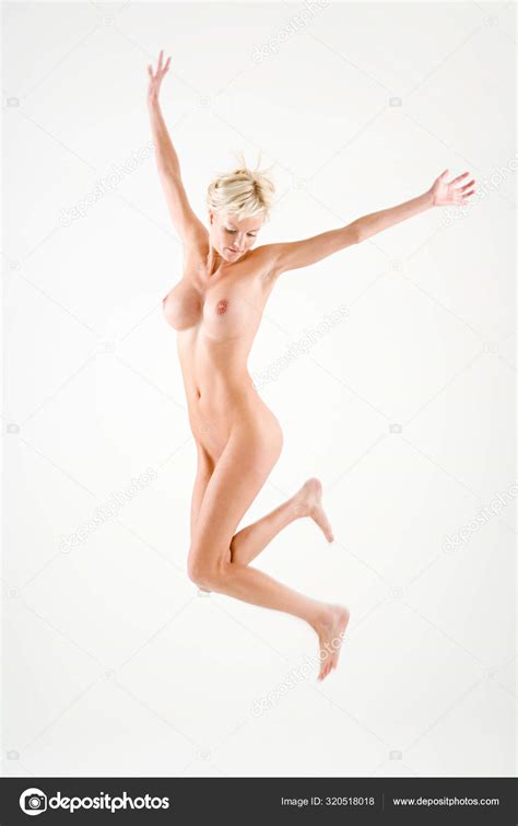 Nackte Frau Springt Auf Weißem Hintergrund Stockfotografie