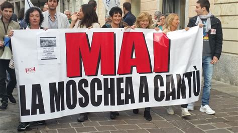 Al Grido Di Cant Cristiana Mai Mussulmana Il Corteo Di Protesta