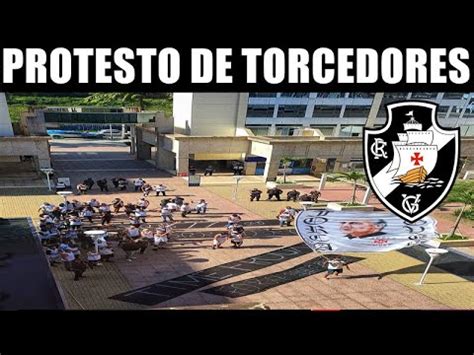 TORCEDORES DO VASCO PROTESTAM EM FRENTE A SEDE DA 777 CLIMA FICOU