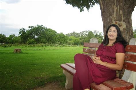 Mallu Aunty Anchor Lekshmi Nair Hq Images Mallu Lakshmi Nair Hot Photos Movieezreel Blogspot