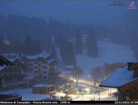 Nevicata In Corso Sulla Skiarea Campiglio Campane Di Pinzolo It