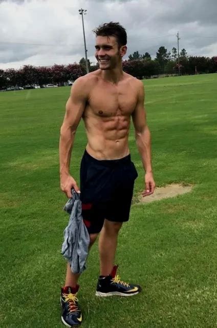 SHIRTLESS MALE BEEFCAKE Muscular Fit Athletic Soccer Sports Jock PHOTO