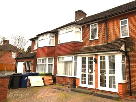 3 Bed Terraced House For Sale In Whitton Avenue East Greenford Ub6 £