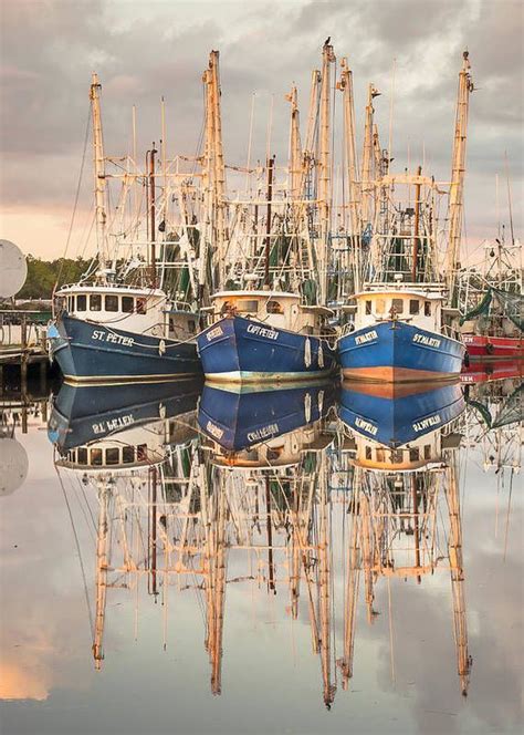 There Are Many Boats That Are Docked In The Water And One Is Blue With