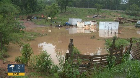 Temporal em Campinas causa alagamentos quedas de árvores e bloqueio de