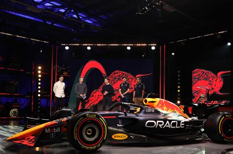 F1 Red Bull Presenta Su Nuevo Monoplaza El Rb18 Y Anuncia Cambio De Nombre Para La Temporada