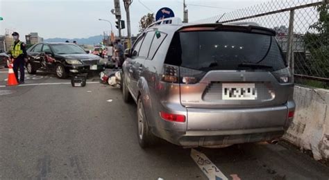 待轉區變「待撞區」！台中三寶左轉撞翻6機車 釀4人受傷 社會萬象 生活 Nownews今日新聞