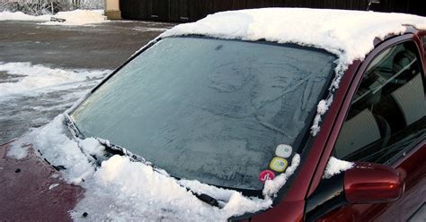 How to Choose Windshield Wiper Fluid for Winter