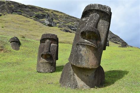 Acad Mico Al Exilio Parpadeo Quien Construyo Las Estatuas De La Isla De