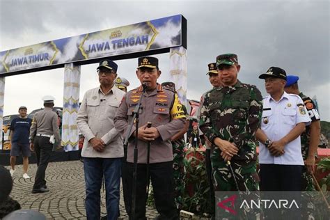 Kapolri Melepas Keberangkatan Mudik Gratis Lebaran Di Monas