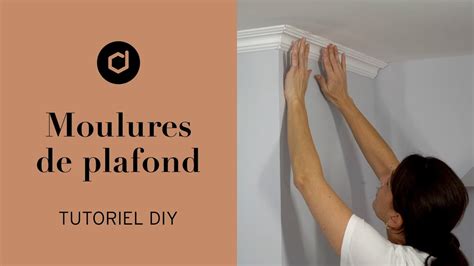 Comment poser des moulures de plafond de façon simple et rapide