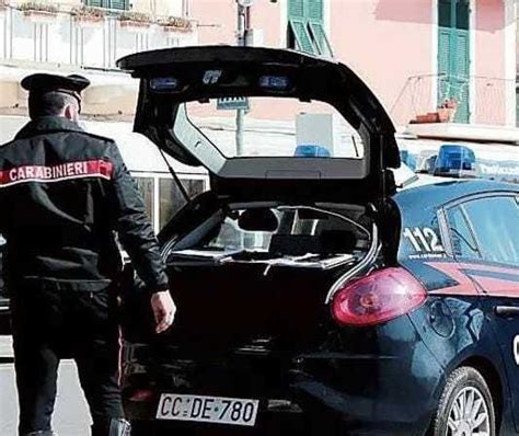 Chiamati Per Una Lite Tra Inquilini I Carabinieri Scoprono Della Droga