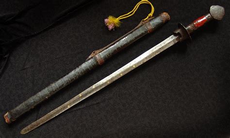 16 Deadly Bladed Weapons in History - History Collection