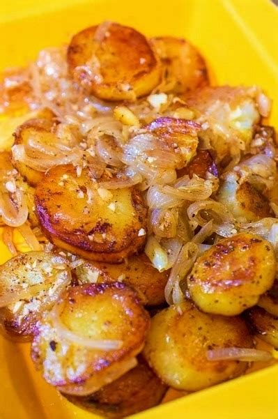 Fried potatoes and onions - Easy Recipes