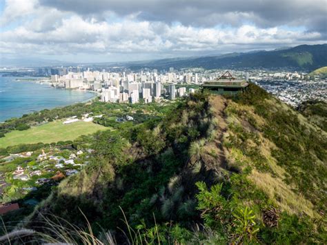 Hiking Diamond Head, Oahu, Hawaii - littlegrunts.com