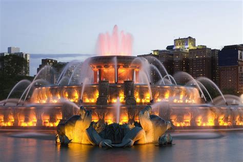 Buckingham Fountain - Chicago Landmarks and Attractions