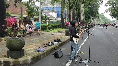 Gugun Blues Shelter Give Your Love Indonesian Street Musician Busker