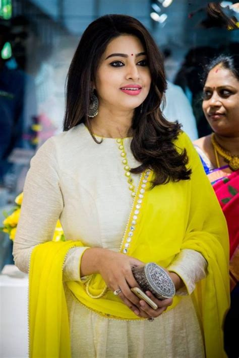 Sneha Prasanna Photo Gallery Suryan Fm
