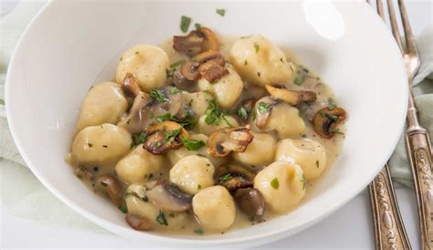 Gnocchi Cremosi Ai Funghi Primo Piatto Avvolgente E Facilissimo