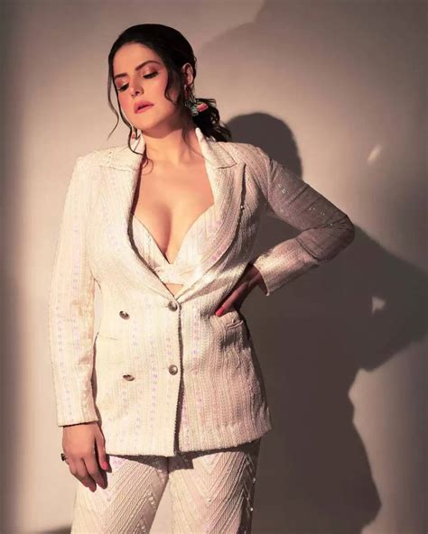 Photos Zareen Khan Showed Her Cleavage In The Latest Photoshoot See