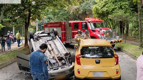 En Envigado A Un Carro Le Fallaron Los Frenos Y Termin Volcado Hora