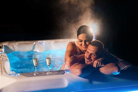 Hot Tub Aromatherapy For A Relaxing Summer Experience