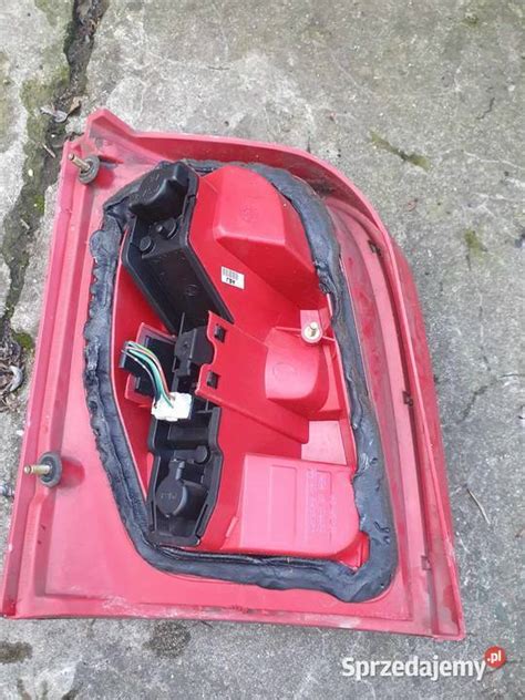 Lampa tylna prawa lub lewa Nissan Micra k11 lift Kraków Sprzedajemy pl