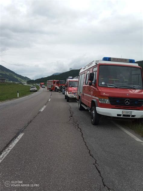 Pustertal Auto kommt von Straße ab UnserTirol24