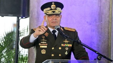 Maduro ratifica a Padrino López como ministro de Defensa tras una