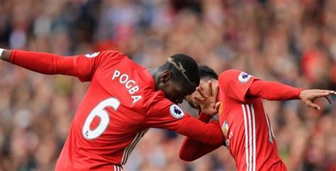 Pogba And Lingard Dabbing Paul Pogba Manchester United Players