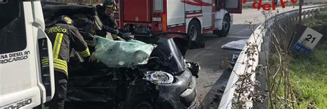 Incidente Nella Notte Su Via Tiburtina Morto Un Uomo Di 58 Anni