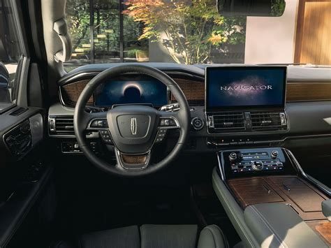 Lincoln Navigator Gets Updated Tech Safety Features Drivearabia