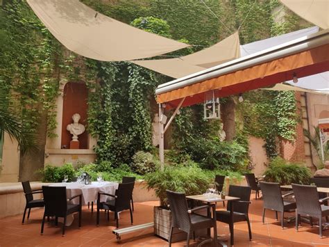 Toulouse Nich Dans Un Patio Luxueux Ce Restaurant Ouvre En Plein