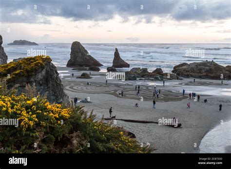 Bandon By The Sea Oregon Usa March 07 2020 People Walking The