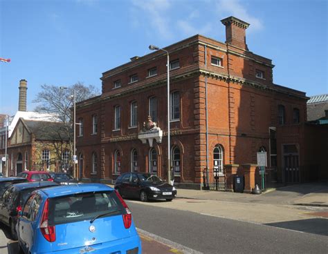 Wandsworth Town Library © Hugh Venables Cc By Sa20 Geograph