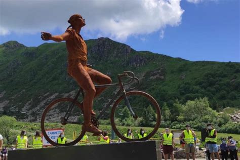 Inaugurata La Statua Di Marco Pantani Dove Il Pirata Ha Fatto La Storia